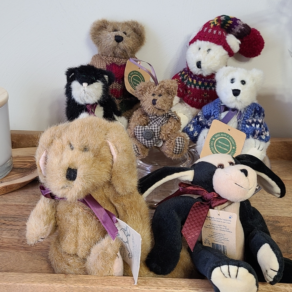Lot of 7 Vintage Boyd's Bears from the 90's most with tags